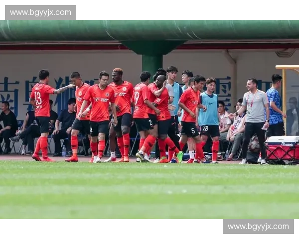 聚焦富力足球激战全程展现球队韧性与赛场精彩瞬间回顾精彩表现录